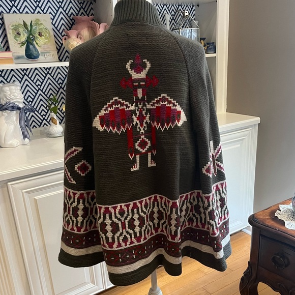 Sturbridge Cape - Picture 2 of 6